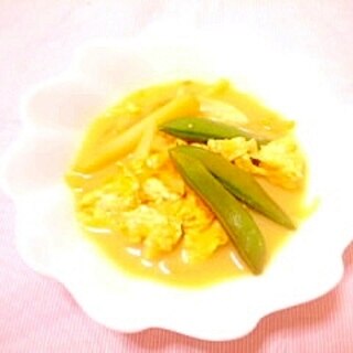 炒り卵とスナップえんどうの豆乳カレースープ